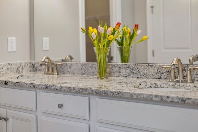 Vase with tulips in bathroom