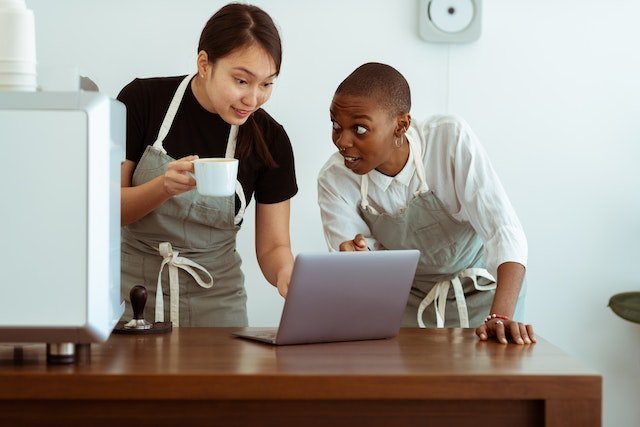 A woman explaining the benefits of using smart technology in your kitchen.